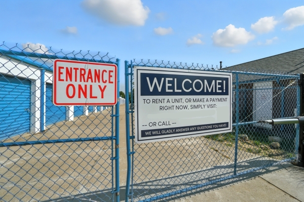 Facility photo: //images.sparefoot.com/medium/243004691e3be70a40c.jpg