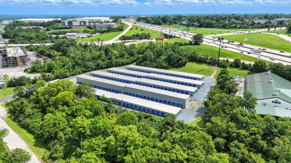 Facility photo: //images.sparefoot.com/medium/243006691e2c1946a0e.jpg