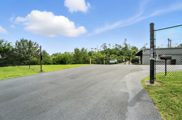 Facility photo: //images.sparefoot.com/medium/243006691e2c4862b37.jpg