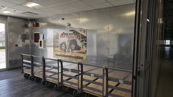 Facility photo: //images.sparefoot.com/medium/243011691d08a47a8aa.jpg