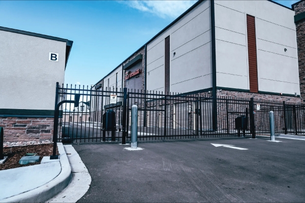 Facility photo: //images.sparefoot.com/medium/243012691d0e8e99c6b.jpg