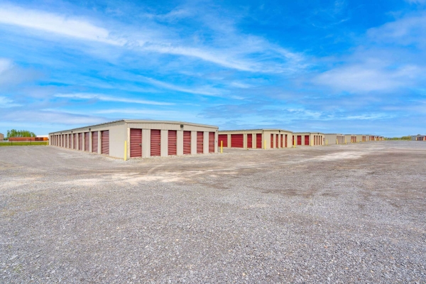 Facility photo: //images.sparefoot.com/medium/2430136938967816340.jpg