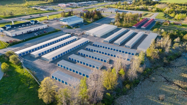 Facility photo: //images.sparefoot.com/medium/2430146938923143b8f.jpg