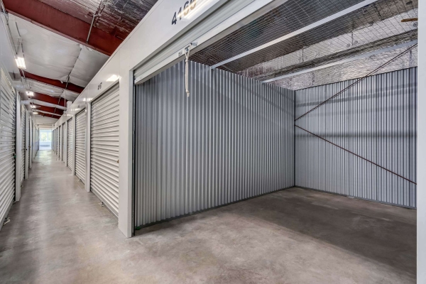 Facility photo: //images.sparefoot.com/medium/24301769389554cccda.jpg