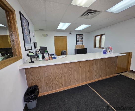 Facility photo: //images.sparefoot.com/medium/243018695f6e1ce0c72.jpg