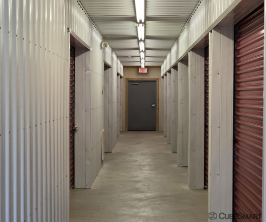 Facility photo: //images.sparefoot.com/medium/24301869f6f9b16fbae.jpg