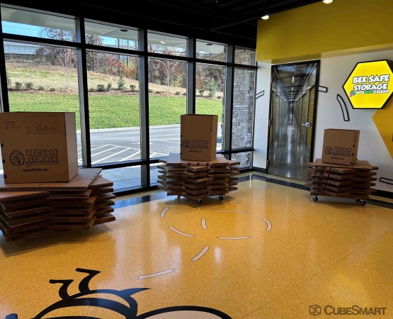 Facility photo: //images.sparefoot.com/medium/2430196943c0373c34f.jpg