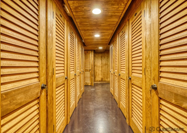 Facility photo: //images.sparefoot.com/medium/24301969e09a501bc70.jpg