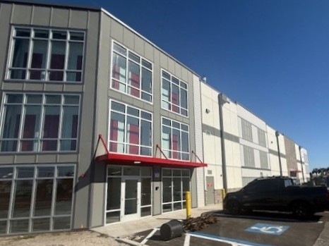 Facility photo: //images.sparefoot.com/medium/24302169b95c6abc486.jpg