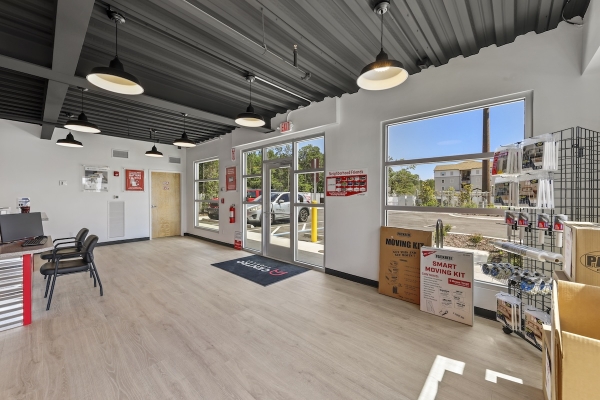 Facility photo: //images.sparefoot.com/medium/2430226a316b782fa05.jpg
