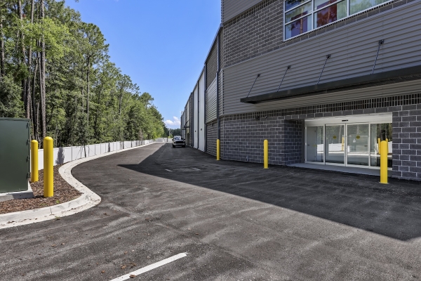 Facility photo: //images.sparefoot.com/medium/2430226a316b7c81bc0.jpg