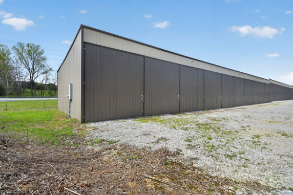 Facility photo: //images.sparefoot.com/medium/2430256a20493eb835c.png