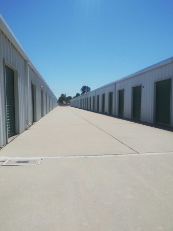 Facility photo: //images.sparefoot.com/medium/243034691df2e3c8bca.jpg