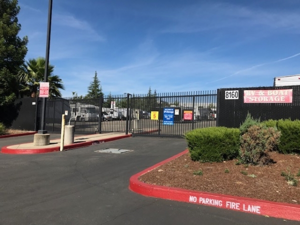 Facility photo: //images.sparefoot.com/medium/243038691df541ec47b.jpeg