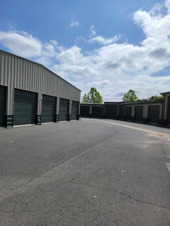 Facility photo: //images.sparefoot.com/medium/243040691deb012e0eb.jpg