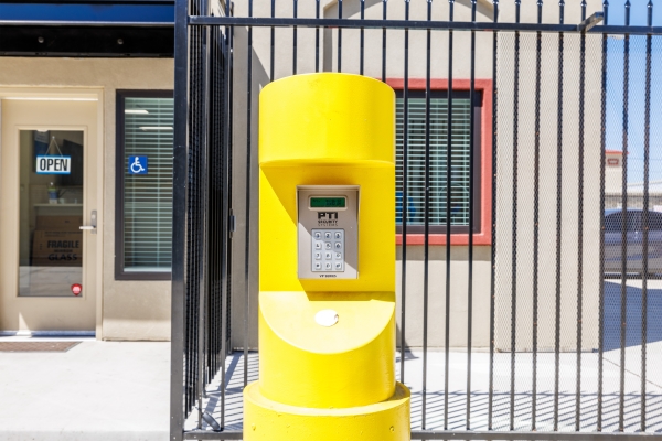 Facility photo: //images.sparefoot.com/medium/243043691e51f58cdd9.jpg