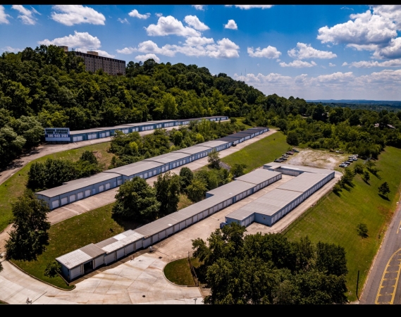 Facility photo: //images.sparefoot.com/medium/243051691e4b43d66bd.jpg