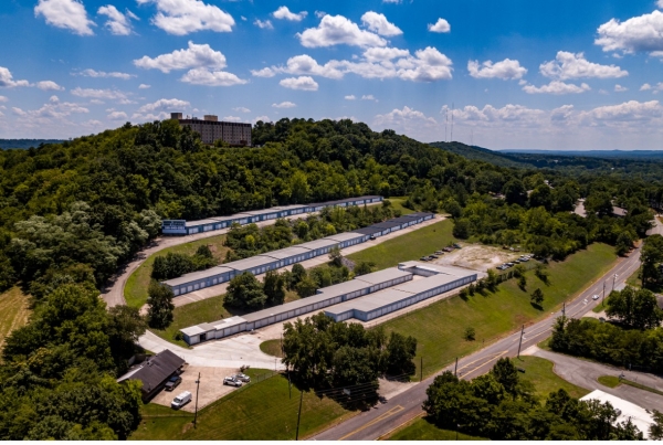 Facility photo: //images.sparefoot.com/medium/243051691e4b44e7ab6.jpg