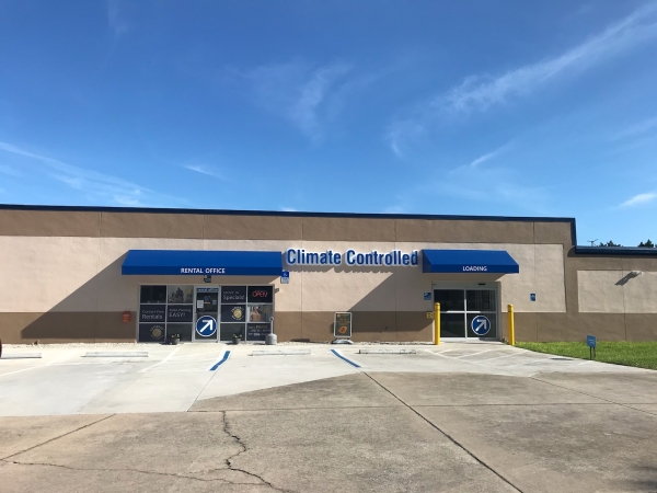 Facility photo: //images.sparefoot.com/medium/2430626920bf55decc1.jpg