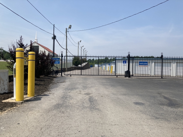 Facility photo: //images.sparefoot.com/medium/24306469207f2856c25.jpg