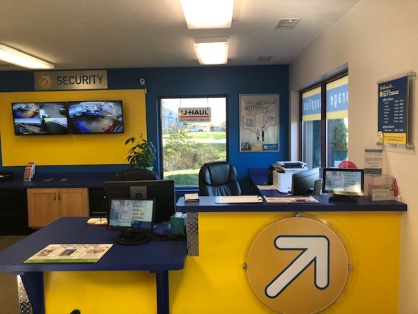 Facility photo: //images.sparefoot.com/medium/2430656920cc3872697.jpg