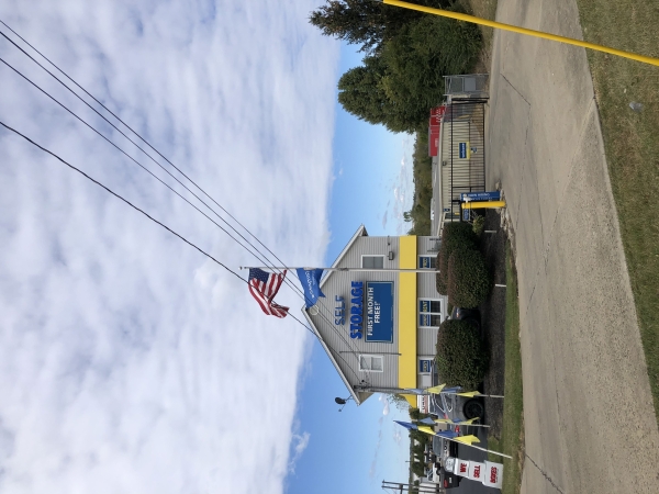 Facility photo: //images.sparefoot.com/medium/243073692476510ff99.jpg