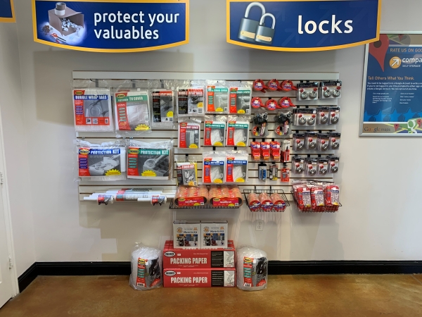 Facility photo: //images.sparefoot.com/medium/2430746920812f2f3ca.jpg