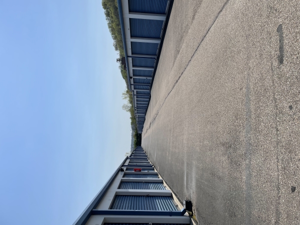 Facility photo: //images.sparefoot.com/medium/2430816920669fb09a9.jpg