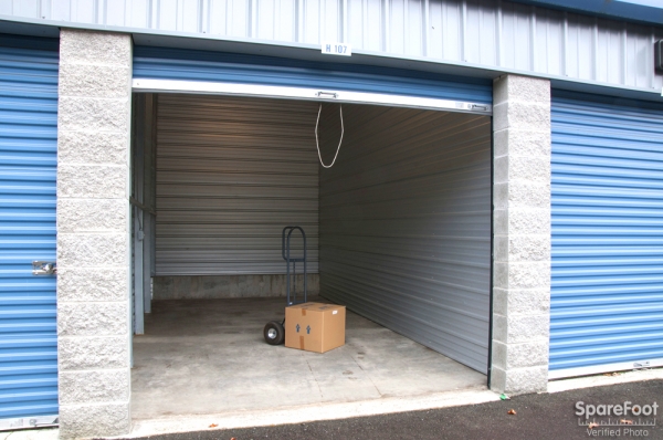 Facility photo: //images.sparefoot.com/medium/243085691f7ba5b7c72.jpg