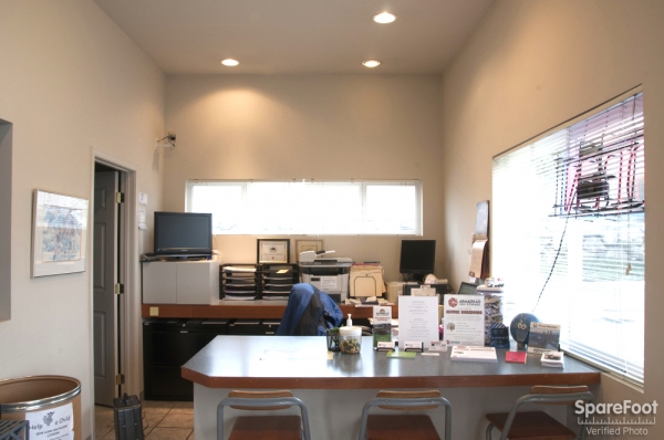 Facility photo: //images.sparefoot.com/medium/243085691f7bac9a392.jpg