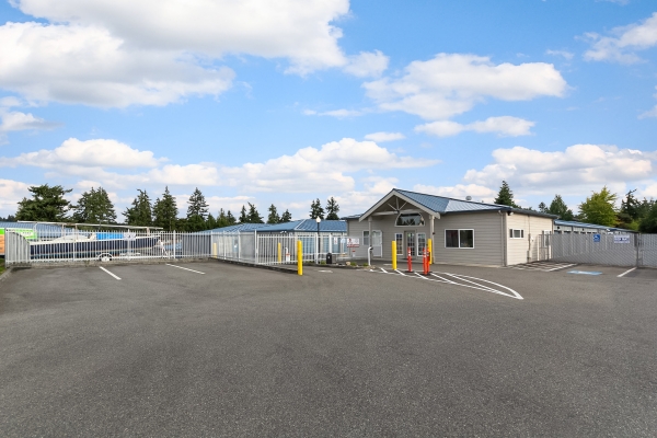 Facility photo: //images.sparefoot.com/medium/243085691f7bb115ac8.jpg