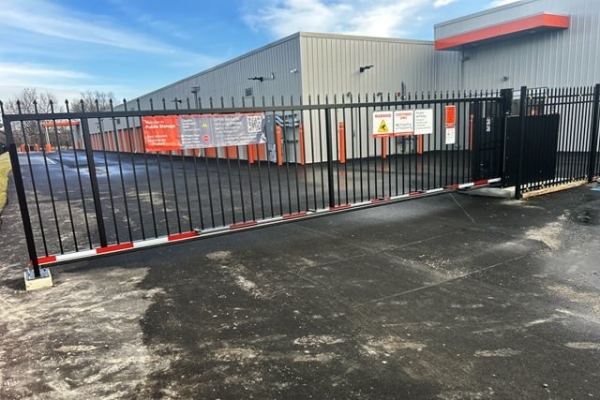 Facility photo: //images.sparefoot.com/medium/24309069e628a0bba1a.jpg