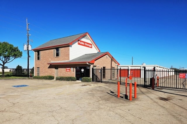 Storage Units at Public Storage - Houston - 350 W Rankin Rd - 350 W Rankin Rd