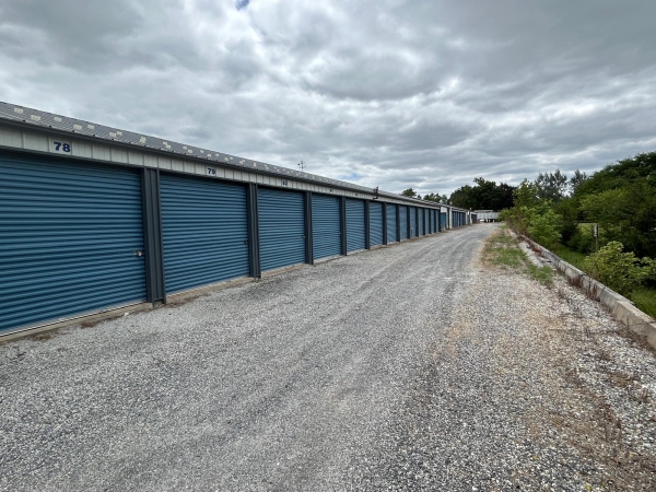 Facility photo: //images.sparefoot.com/medium/243097694d8244dcee5.jpg