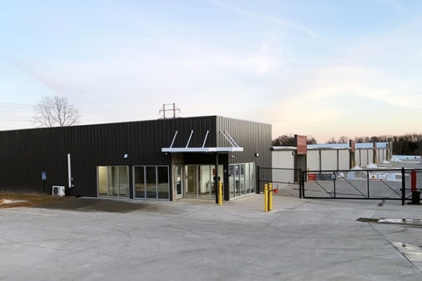 Facility photo: //images.sparefoot.com/medium/24311369e627e783630.jpg