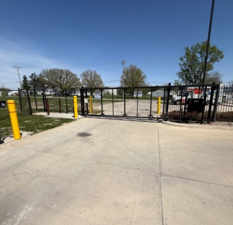 Facility photo: //images.sparefoot.com/medium/24311769fdf8cf4be11.jpg