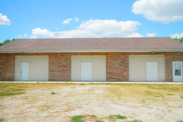 Facility photo: //images.sparefoot.com/medium/24313269260b66d1042.jpg