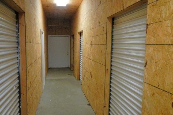 Facility photo: //images.sparefoot.com/medium/24313269260b693287c.jpg