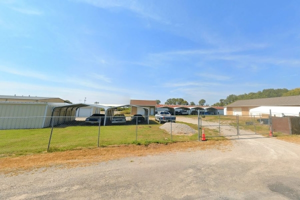 Facility photo: //images.sparefoot.com/medium/24313269260b6a36fde.jpg