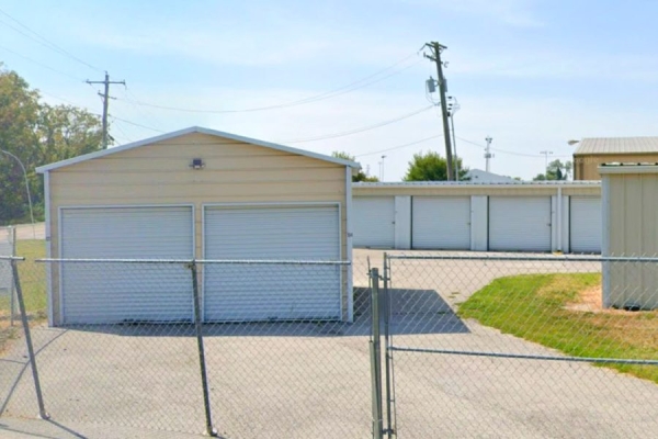 Facility photo: //images.sparefoot.com/medium/24313269260b6b09def.jpg