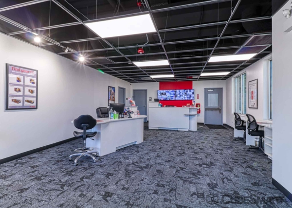 Facility photo: //images.sparefoot.com/medium/2431356926b3371cca0.jpg