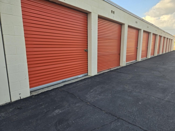 Facility photo: //images.sparefoot.com/medium/2431646994309c9c8cd.jpg