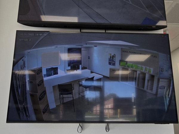 Facility photo: //images.sparefoot.com/medium/2431676a5382bcc0dcc.jpg