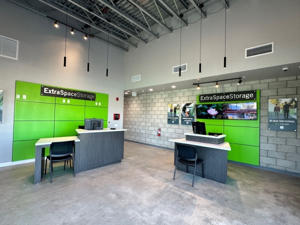 Facility photo: //images.sparefoot.com/medium/243174699430c87617c.jpg