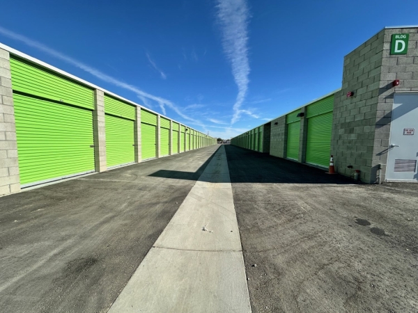 Facility photo: //images.sparefoot.com/medium/243174699430c9774b1.jpg