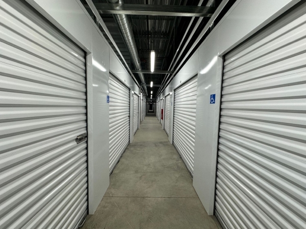 Facility photo: //images.sparefoot.com/medium/243174699430ca8e233.jpg