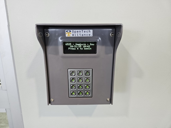 Facility photo: //images.sparefoot.com/medium/2431796994310bcf349.jpg
