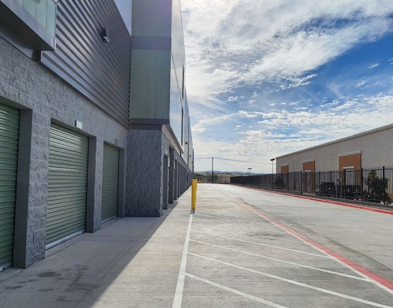 Facility photo: //images.sparefoot.com/medium/243183699431cf4f58e.jpg