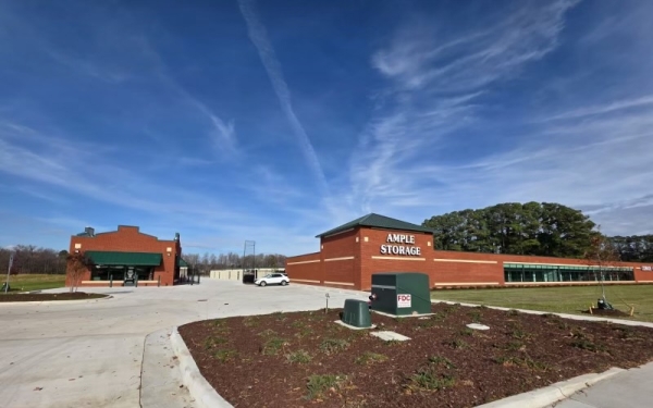 Facility photo: //images.sparefoot.com/medium/24318969275c4236fab.jpg