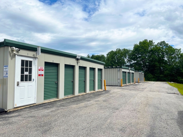 Facility photo: //images.sparefoot.com/medium/243192692743242d4a5.jpg